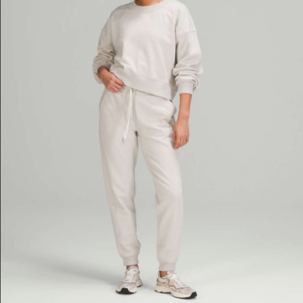 NWT Lululemon Scuba High-Rise Jogger